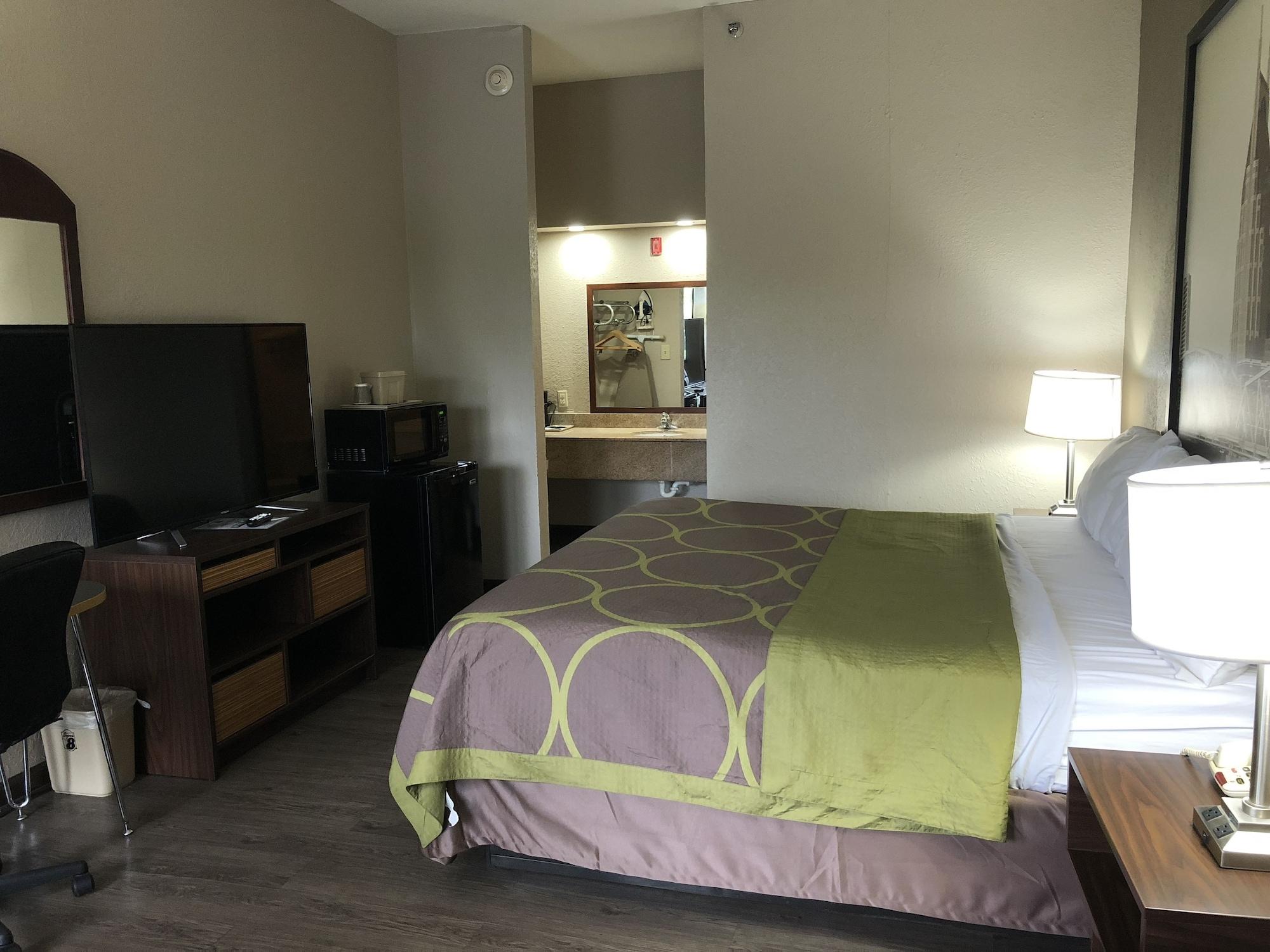Super 8 By Wyndham Hotel 2*