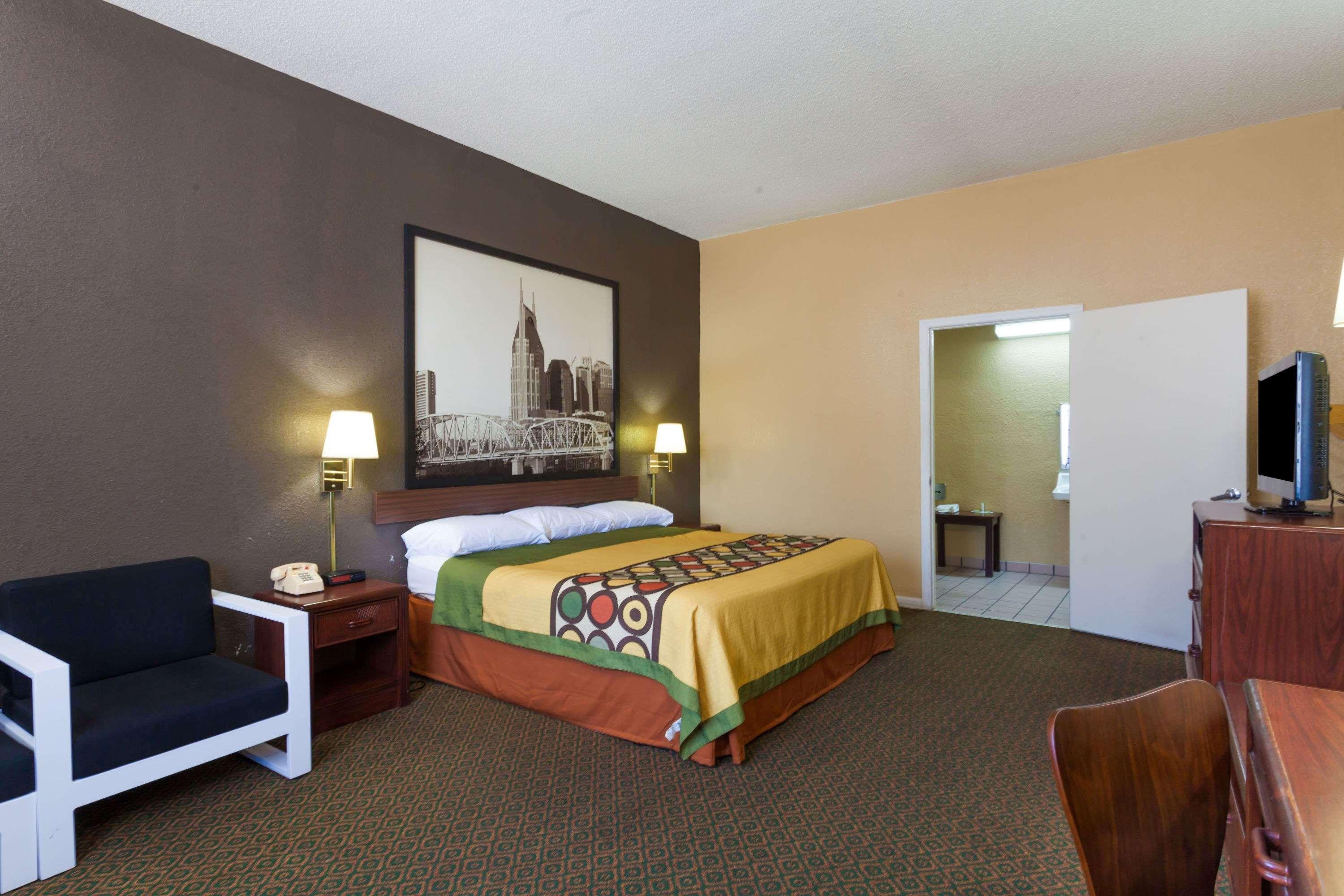 Super 8 By Wyndham Hotel