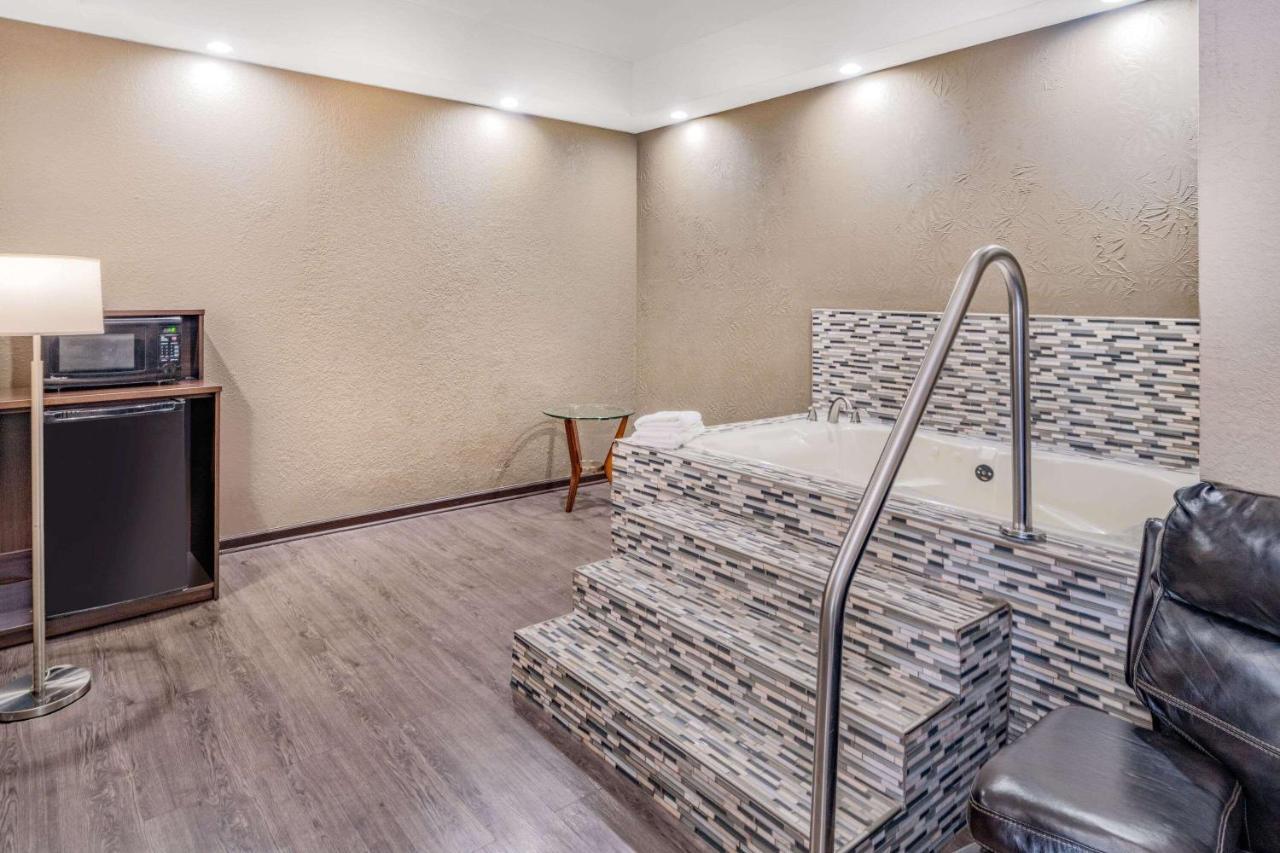 Hotel Super 8 By Wyndham Columbia