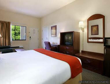 Super 8 By Wyndham Hotel Columbia