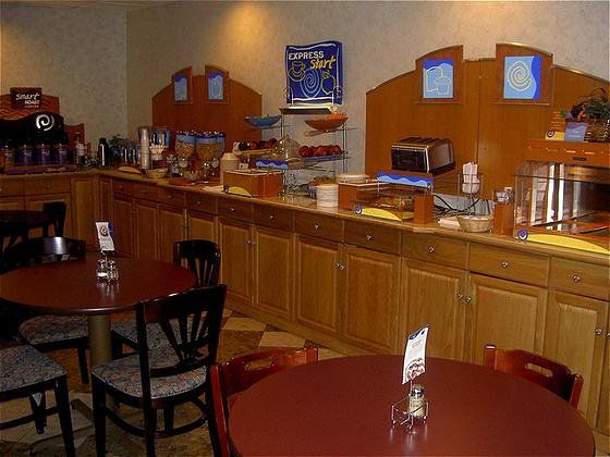 Super 8 By Wyndham Hotel 2*